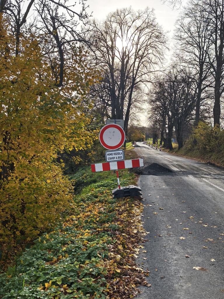 Dopravní značení trasy Komňa - Rasová